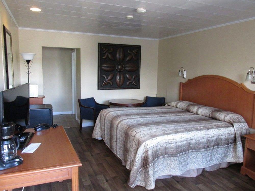 Berry'S Motel Труро Екстериор снимка